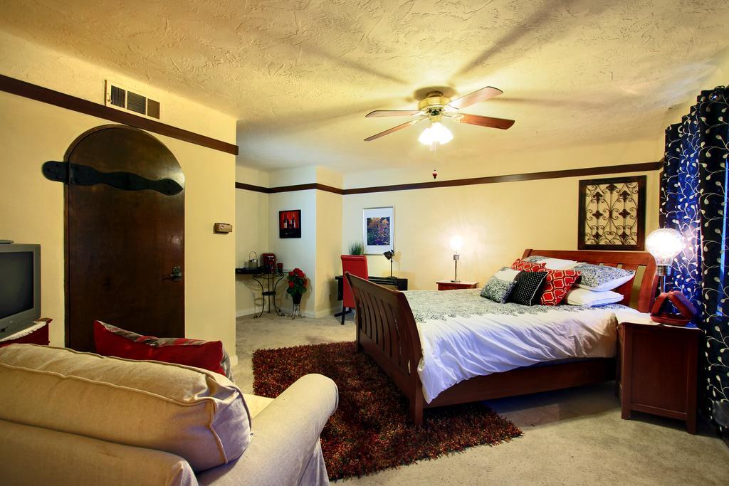 Vineyard Hacienda Hotel Spring Valley  Exterior foto